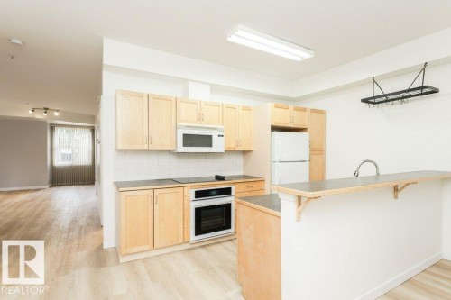 106 8619 111 Street, Edmonton, AB - Indoor Photo Showing Kitchen