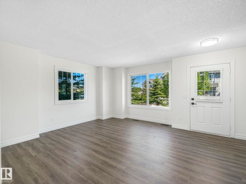 74 14621 121 Street, Edmonton, AB - Indoor Photo Showing Living Room