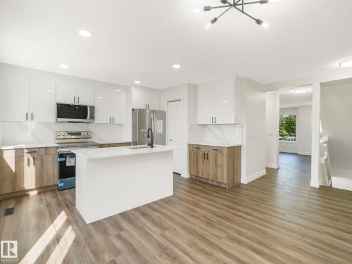 74 14621 121 Street, Edmonton, AB - Indoor Photo Showing Kitchen With Stainless Steel Kitchen With Upgraded Kitchen