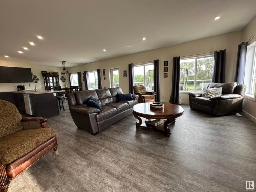 54322 Rge Rd 253, St. Albert, AB - Indoor Photo Showing Living Room