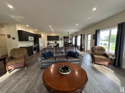 54322 Rge Rd 253, St. Albert, AB - Indoor Photo Showing Living Room