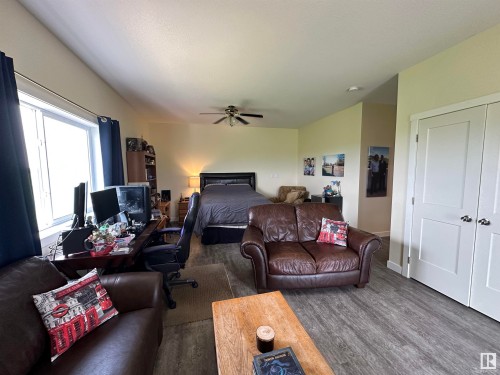 54322 Rge Rd 253, St. Albert, AB - Indoor Photo Showing Living Room