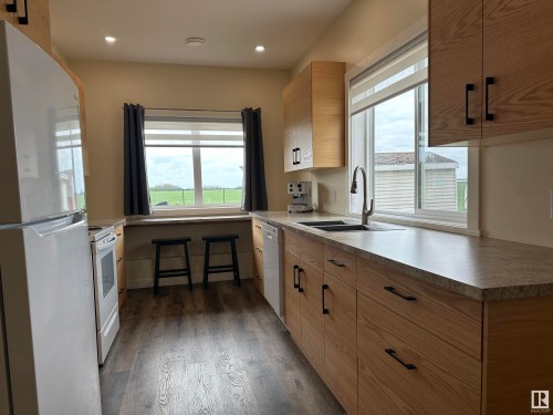 54322 Rge Rd 253, St. Albert, AB - Indoor Photo Showing Kitchen With Double Sink