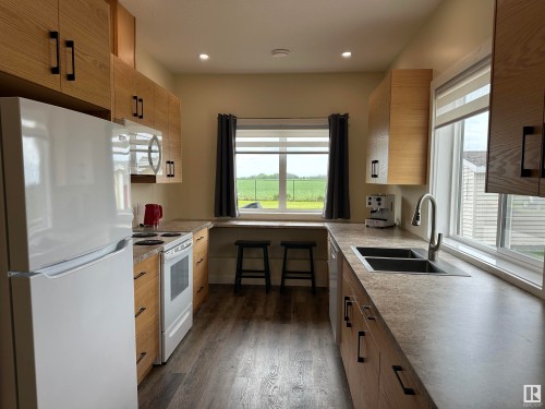 54322 Rge Rd 253, St. Albert, AB - Indoor Photo Showing Kitchen With Double Sink