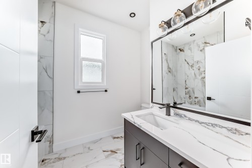 11442 125 Street, Edmonton, AB - Indoor Photo Showing Bathroom