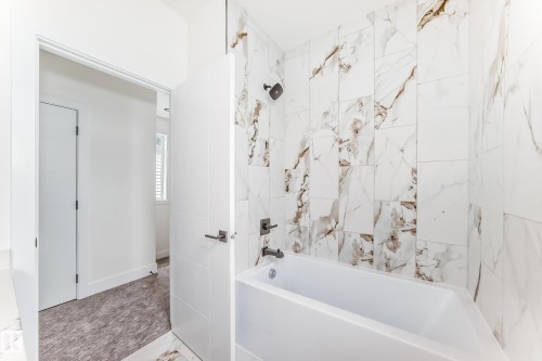 11442 125 Street, Edmonton, AB - Indoor Photo Showing Bathroom