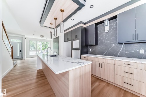 11442 125 Street, Edmonton, AB - Indoor Photo Showing Kitchen With Upgraded Kitchen