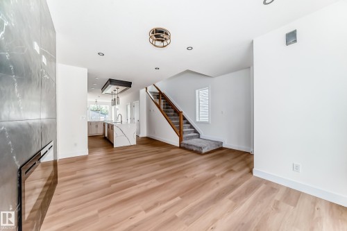 11442 125 Street, Edmonton, AB - Indoor Photo Showing Other Room