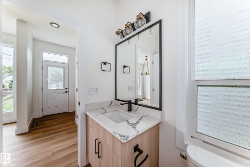 11442 125 Street, Edmonton, AB - Indoor Photo Showing Bathroom