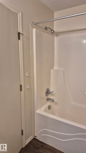 114 2430 Guardian Road, Edmonton, AB - Indoor Photo Showing Bathroom