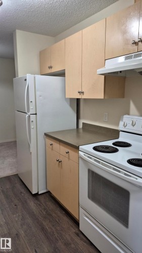 114 2430 Guardian Road, Edmonton, AB - Indoor Photo Showing Kitchen