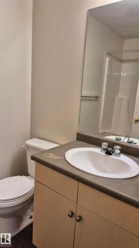 114 2430 Guardian Road, Edmonton, AB - Indoor Photo Showing Bathroom