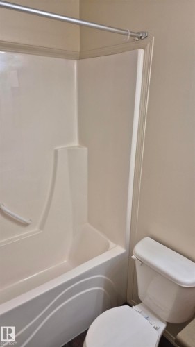 114 2430 Guardian Road, Edmonton, AB - Indoor Photo Showing Bathroom