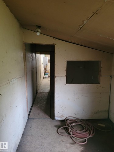 Sw;5;70;20 West Of 4, Calling Lake, AB - Indoor