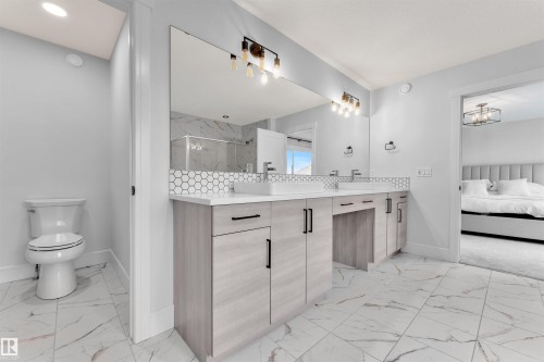2029 13A Avenue, Edmonton, AB - Indoor Photo Showing Bathroom