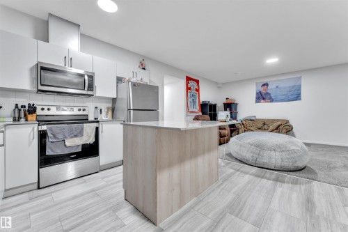 2029 13A Avenue, Edmonton, AB - Indoor Photo Showing Kitchen