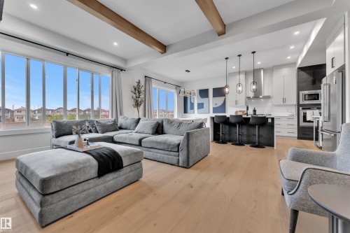 2029 13A Avenue, Edmonton, AB - Indoor Photo Showing Living Room