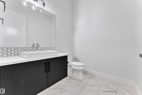 2029 13A Avenue, Edmonton, AB - Indoor Photo Showing Bathroom