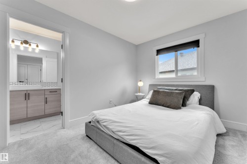2029 13A Avenue, Edmonton, AB - Indoor Photo Showing Bedroom