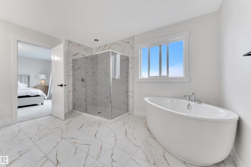 2029 13A Avenue, Edmonton, AB - Indoor Photo Showing Bathroom