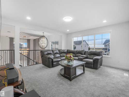 1581 Howes Place, Edmonton, AB - Indoor Photo Showing Living Room