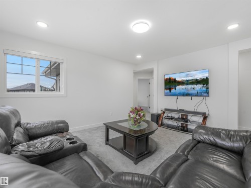 1581 Howes Place, Edmonton, AB - Indoor Photo Showing Living Room