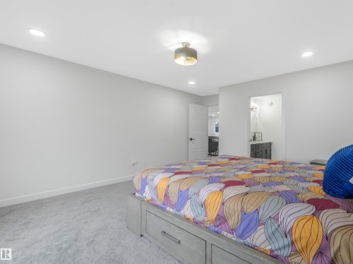 1581 Howes Place, Edmonton, AB - Indoor Photo Showing Bedroom