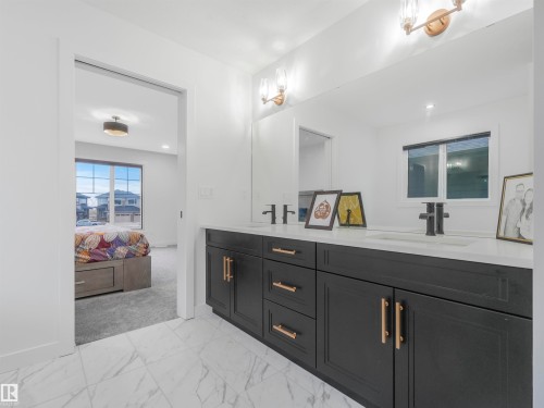 1581 Howes Place, Edmonton, AB - Indoor Photo Showing Bathroom