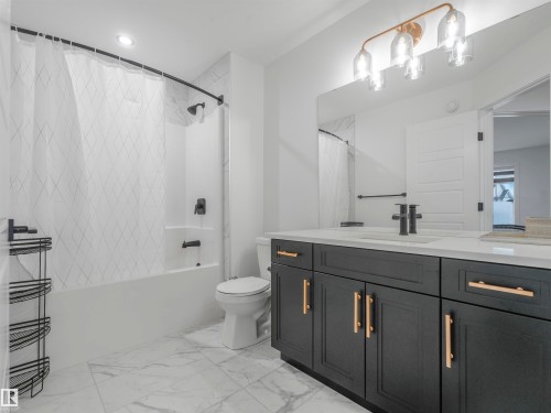 1581 Howes Place, Edmonton, AB - Indoor Photo Showing Bathroom