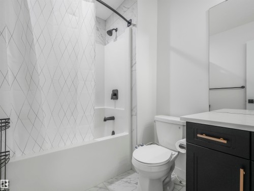 1581 Howes Place, Edmonton, AB - Indoor Photo Showing Bathroom