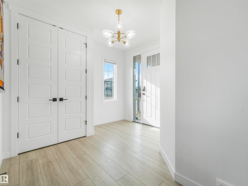 1581 Howes Place, Edmonton, AB - Indoor Photo Showing Other Room