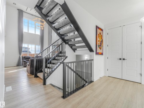 1581 Howes Place, Edmonton, AB - Indoor Photo Showing Other Room