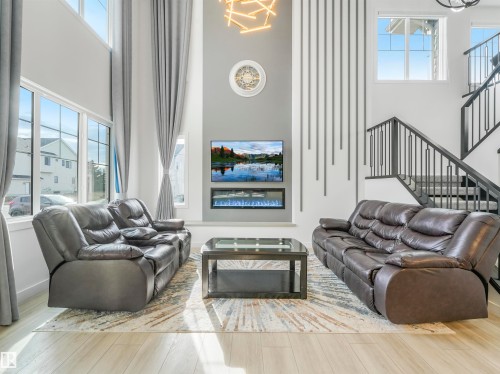 1581 Howes Place, Edmonton, AB - Indoor Photo Showing Other Room