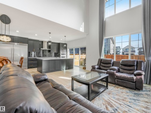 1581 Howes Place, Edmonton, AB - Indoor Photo Showing Living Room