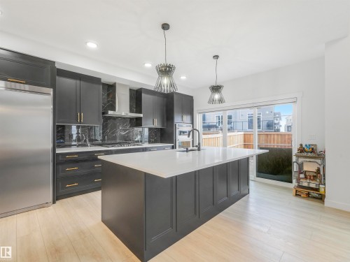 1581 Howes Place, Edmonton, AB - Indoor Photo Showing Kitchen With Upgraded Kitchen