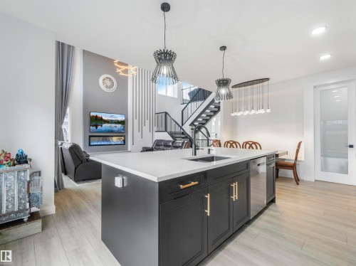 1581 Howes Place, Edmonton, AB - Indoor Photo Showing Kitchen