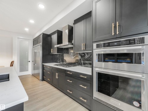 1581 Howes Place, Edmonton, AB - Indoor Photo Showing Kitchen With Upgraded Kitchen
