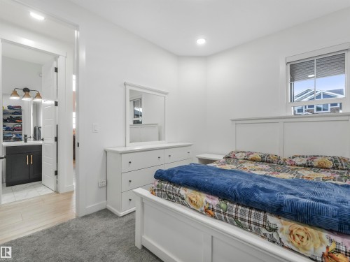 1581 Howes Place, Edmonton, AB - Indoor Photo Showing Bedroom