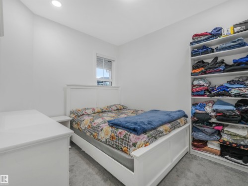 1581 Howes Place, Edmonton, AB - Indoor Photo Showing Bedroom