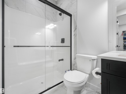1581 Howes Place, Edmonton, AB - Indoor Photo Showing Bathroom