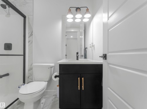 1581 Howes Place, Edmonton, AB - Indoor Photo Showing Bathroom