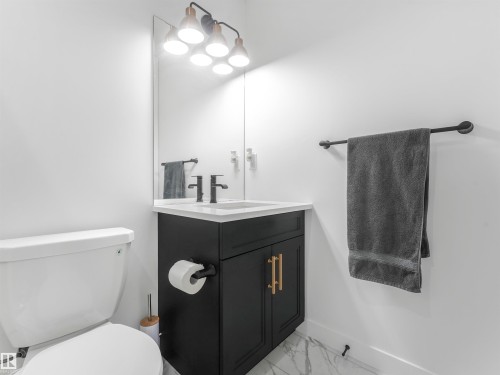 1581 Howes Place, Edmonton, AB - Indoor Photo Showing Bathroom