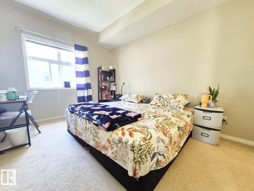 Edmonton, AB - Indoor Photo Showing Bedroom