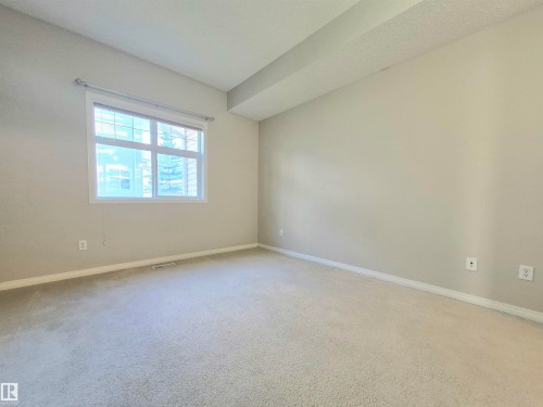 Edmonton, AB - Indoor Photo Showing Other Room