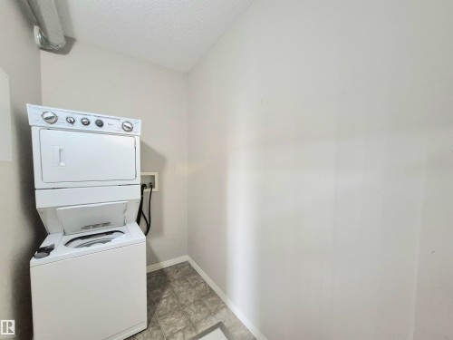 Edmonton, AB - Indoor Photo Showing Laundry Room