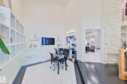 16611 9 St, Edmonton, AB - Indoor