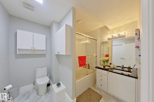 16611 9 St, Edmonton, AB - Indoor Photo Showing Bathroom