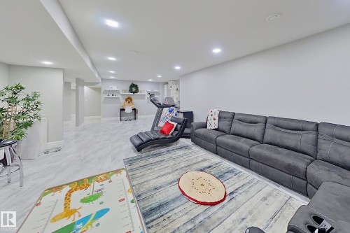 16611 9 St, Edmonton, AB - Indoor