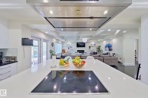 16611 9 St, Edmonton, AB - Indoor Photo Showing Dining Room