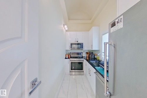 16611 9 St, Edmonton, AB - Indoor Photo Showing Kitchen
